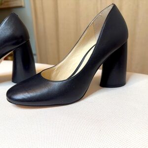 Louis Et Cie Black Leather Pump, Jayant, size 7.5 barrel heel